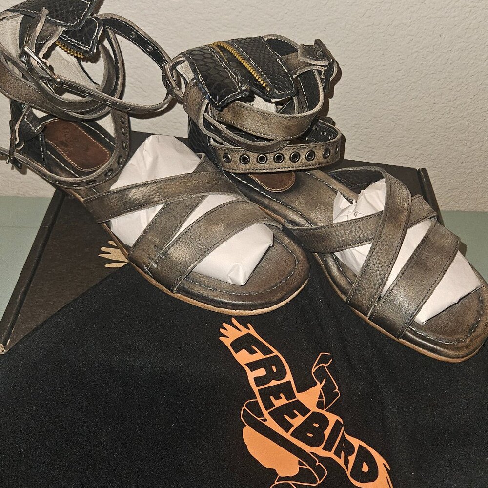 NWT - Freebird - Sydney sandal - black - size 11